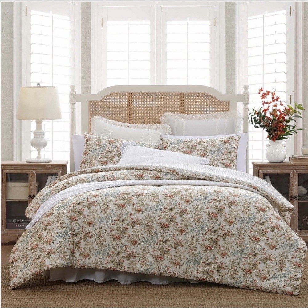 Laura Ashley Bramble Floral Cotton Reversible 2-Piece Comforter Set, Twin